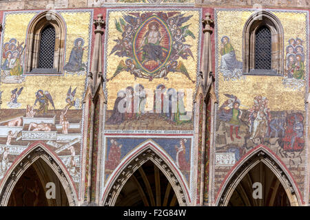 Prager Dom Goldenes Tor Prag Jüngstes Gericht, gotische Mosaikkunst 14. Jahrhundert Stockfoto