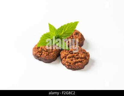 Kein Backen Schoko-Cookies mit Quinoa-crispies Stockfoto