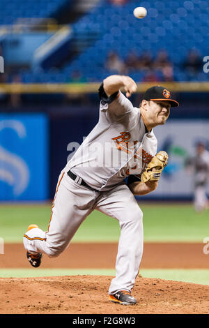 St. Petersburg, FL, USA. 17. Sep, 2015. Baltimore Orioles ab Krug Chris Tillman #30 wirft einen Pitch im 3. Inning im Spiel mit Tampa Bay im Tropicana Field in St. Petersburg, FL. Credit Bild: Del Mecum CSM/Alamy Live News Stockfoto