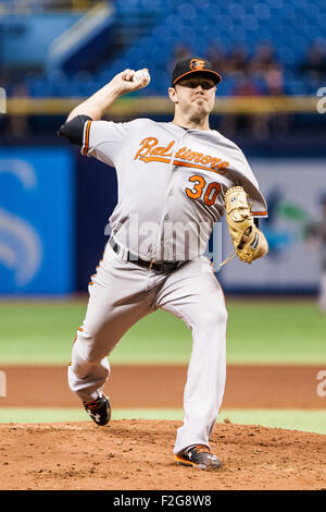 St. Petersburg, FL, USA. 17. Sep, 2015. Baltimore Orioles ab Krug Chris Tillman #30 wirft einen Pitch im 3. Inning im Spiel mit Tampa Bay im Tropicana Field in St. Petersburg, FL. Credit Bild: Del Mecum CSM/Alamy Live News Stockfoto