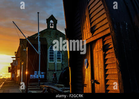 Sonnenaufgang am Rock-a-Nore. Altstadt. Hastings. East Sussex. England. UK Stockfoto