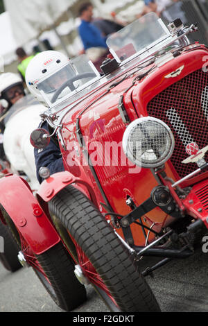 Cholmondeley Pageant of Power. Eine 1934 Austin Martin Ulster LM 16, an der Startlinie des Cholmondeley Pageant of Power. Stockfoto