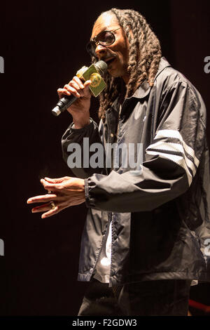 Chicago, Illinois, USA. 13. Sep, 2015. Rapper SNOOP DOGG tritt beim Riot Fest im Douglas Park in Chicago, Illinois © Daniel DeSlover/ZUMA Draht/Alamy Live News Stockfoto