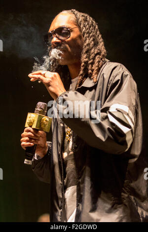 Chicago, Illinois, USA. 13. Sep, 2015. Rapper SNOOP DOGG tritt beim Riot Fest im Douglas Park in Chicago, Illinois © Daniel DeSlover/ZUMA Draht/Alamy Live News Stockfoto