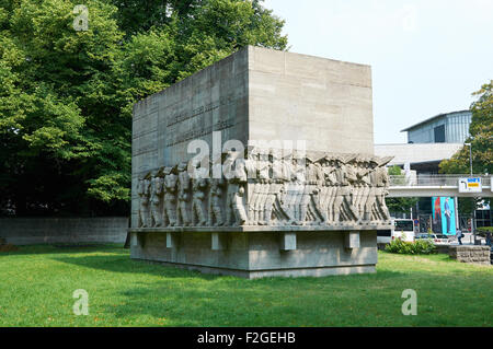 HAMBURG, Deutschland - 14. August 2015: Das Denkmal für die Gefallenen während des ersten Weltkrieges in Stephansplatz Stockfoto