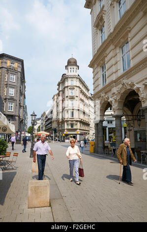 HAMBURG, Deutschland - 14. August 2015: Ansicht der Straße im Zentrum, Hamburg ist die zweitgrößte Stadt Deutschlands und die achte große Stockfoto