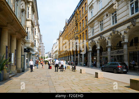 HAMBURG, Deutschland - 14. August 2015: Ansicht der Straße im Zentrum, Hamburg ist die zweitgrößte Stadt Deutschlands und die achte große Stockfoto
