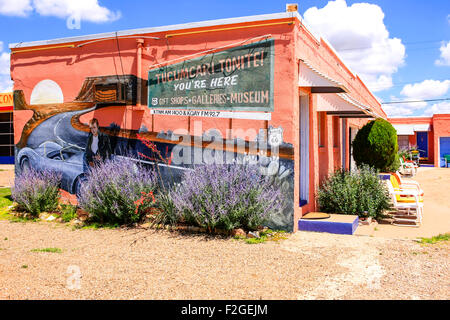 Wandmalerei an der Seite der Blue Swallow Motel Gebäude auf der Route 66 in Tucumcari, New Mexico Stockfoto