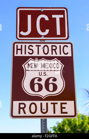 Die historische Route 66 U.S. Wegweiser in Tucumcari, New Mexico Stockfoto