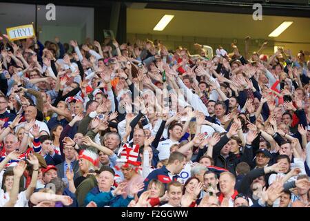 Twickenham, London, UK. 18. Sep, 2015. Rugby World Cup. England gegen Fidschi. Fans singen. Bildnachweis: Aktion Plus Sport/Alamy Live-Nachrichten Stockfoto