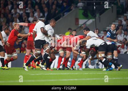 Twickenham, London, UK. 18. Sep, 2015. Rugby World Cup. England gegen Fidschi. Die England-Pack lässt sich einschalten. Bildnachweis: Aktion Plus Sport/Alamy Live-Nachrichten Stockfoto