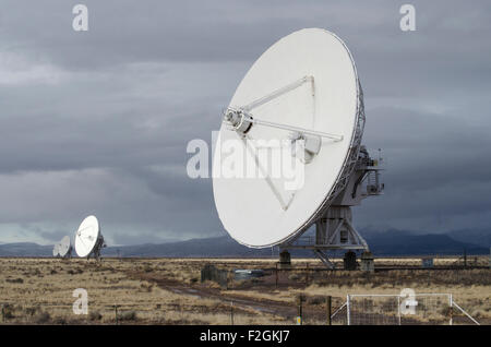 Eine Reihe von Antennen an der VLA (Very Large Array) aka Karl G. Jansky VLA befindet sich 50 Meilen westlich von Socorro, New Mexico auf der Ebene Stockfoto