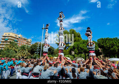 Die Castellers bauen menschlichen Türme der Sagrada Família, Barcelona, Katalonien, Spanien Stockfoto