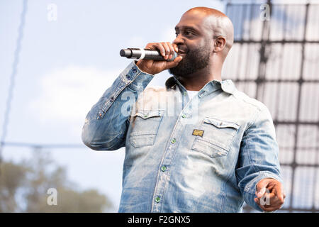 Chicago, Illinois, USA. 13. Sep, 2015. Sängerin KELVIN MERCER (aka POSDNUOS) von De La Soul tritt beim Riot Fest im Douglas Park in Chicago, Illinois © Daniel DeSlover/ZUMA Draht/Alamy Live News Stockfoto