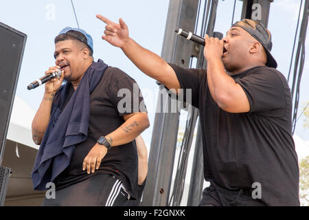 Chicago, Illinois, USA. 13. Sep, 2015. Rapper DAVID JUDE JOLICOUER (L) und VINCENT MASON von De La Soul live bei Riot Fest im Douglas Park in Chicago, Illinois durchführen © Daniel DeSlover/ZUMA Draht/Alamy Live News Stockfoto