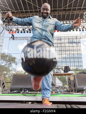 Chicago, Illinois, USA. 13. Sep, 2015. Sängerin KELVIN MERCER (aka POSDNUOS) von De La Soul tritt beim Riot Fest im Douglas Park in Chicago, Illinois © Daniel DeSlover/ZUMA Draht/Alamy Live News Stockfoto