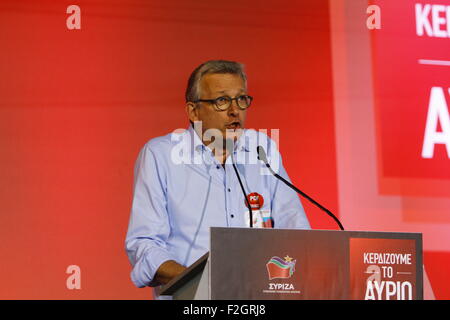 Athen, Griechenland. 18. Sep, 2015. Pierre Laurent, nationaler Sekretär der kommunistischen Partei Frankreichs, spricht bei der Wahlveranstaltung in Athen. SYRIZA Führer Alexis Tsipras war der Hauptredner bei der endgültigen SYRIZA Wahlveranstaltung am Athens Syntagma-Platz, zwei Tage vor den griechischen Parlamentswahlen 2015, wo die Parteikämpfen mit Néa Dimokratía für ersten Platz in den Umfragen. © Michael Debets/Pacific Press/Alamy Live-Nachrichten Stockfoto