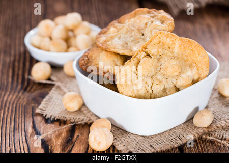 Frisch gemacht Macadamia Cookies (mit weißer Schokolade) Stockfoto