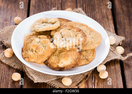 Frisch gemacht Macadamia Cookies (mit weißer Schokolade) Stockfoto