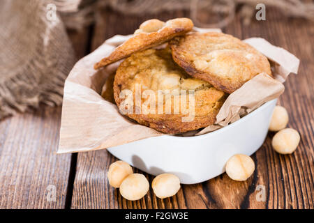 Frisch gemacht Macadamia Cookies (mit weißer Schokolade) Stockfoto