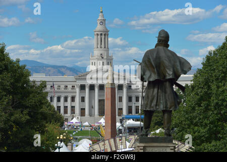 Die Stadt Halle mit Gedenkstätte der Veteran und Bürgerkrieg Denkmal, Denver CO Stockfoto