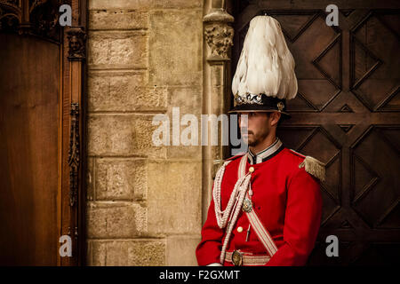 Barcelona, Spanien. 18. September 2015: Eine Ehrenwache der "Guardia Urbana" gesehen wird, während der Einweihung für die "Merce 2015" im Rathaus von Barcelona Kredit: Matthi/Alamy Live-Nachrichten Stockfoto