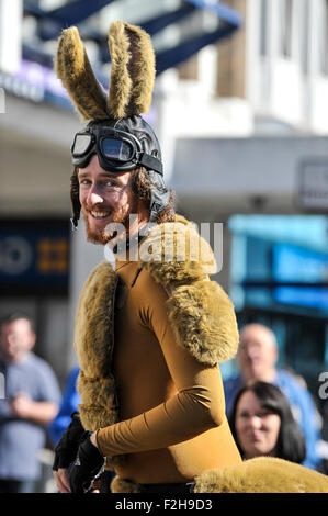 Witham, Essex.  19. September 2015.  Ein Känguru aus der Performance-Gruppe, Roo würde auf dem Witham International Puppet Festival in Essex führt.  Fotograf: Gordon Scammell/Alamy Live-Nachrichten Stockfoto