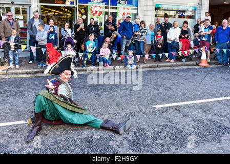 Witham, Essex.  19. September 2015.  Sir Aurelius Jones unterhält die Massen auf dem Witham International Puppet Festival in Essex.  Fotograf: Gordon Scammell/Alamy Live-Nachrichten Stockfoto