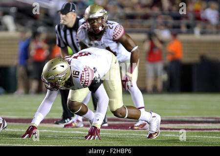 18. September 2015; Chestnut Hill, MA, USA; Florida State Seminolen Linebacker Jacob Pugh (16) in Aktion in der ersten Hälfte des NCAA Football-Spiel zwischen dem Boston College Eagles und Florida State Seminolen im Alumni-Stadion. Florida State besiegt Boston College 14-0. Anthony Nesmith/Cal-Sport-Medien Stockfoto