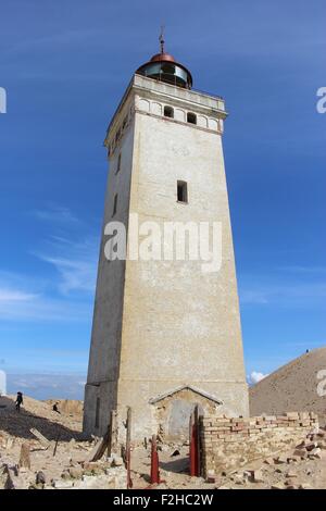 Leuchtturm in Dänemark, Skandinavien, Europa. Rubjerg Knude Fyr in Nordjütland, inmitten einer riesigen Verschiebung Düne. Stockfoto