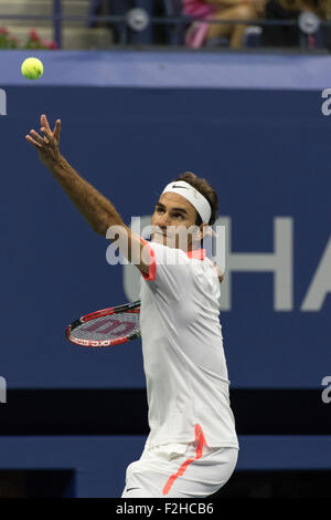 Roger Federer (SUI) im Wettbewerb der Herren Finale bei den 2015 US Open Tennis Stockfoto