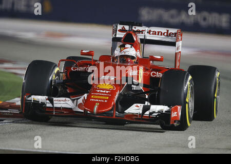 Singapur, Singapur. 19. Sep, 2015. SEBASTIAN VETTEL Deutschlands und Scuderia Ferrari fährt während des Qualifyings 2015 Formel 1 großen Preis von Singapur am Marina Bay Street Circuit in Singapur. Bildnachweis: James Gasperotti/ZUMA Draht/Alamy Live-Nachrichten Stockfoto