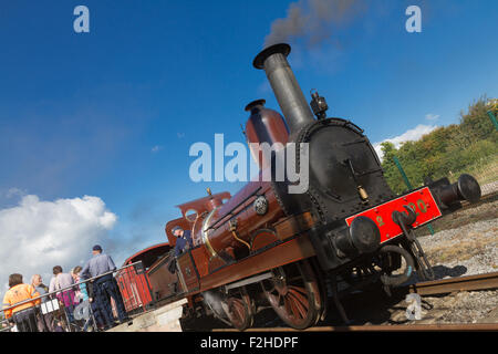 Shildon, County Durham, Großbritannien. 19. September 2015. Herbst-Dampf-Gala im Fortbewegung, National Railway Museum in Shildon. Furness Railway Nr. 20 – Sharp Stewart Klasse A5 0-4-0 tender Motor von 1863, Großbritanniens älteste arbeiten Normalspur Dampflokomotive. Bildnachweis: Andrew Nicholson/Alamy Live-Nachrichten Stockfoto