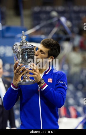 Novak Djokovic (SRB) Sieger der Herren-Finale bei den 2015 US Open Tennis Stockfoto