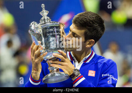 Novak Djokovic (SRB) Sieger der Herren-Finale bei den 2015 US Open Tennis Stockfoto