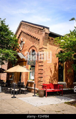 Kellys Gingernut Pub (ehemalige Bankgebäude), 133 Mason Avenue, Cape Charles, Virginia Stockfoto