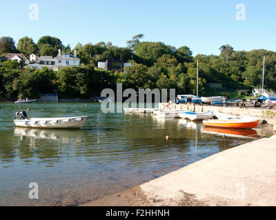 Kleiner Kai auf Newton Creek aus dem Fluss Yealm bei Noss Mayo, Devon, UK Stockfoto