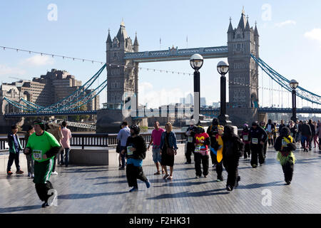 London, UK. 19. September 2015. Die großen Gorilla eine Charity run zugunsten der Gorilla Organization, London, England. Bildnachweis: Simon Balson/Alamy Live-Nachrichten Stockfoto