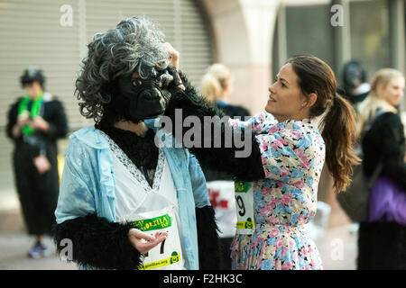 London, UK. 19. September 2015. Die großen Gorilla eine Charity run zugunsten der Gorilla Organization, London, England. Bildnachweis: Simon Balson/Alamy Live-Nachrichten Stockfoto