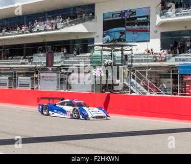 Austin, TX, USA. 19. Sep, 2015. Austin, TX - Sep 19, 2015: Joey Hand (01) nimmt die Zielflagge, gewinnen die Lone Star Le Mans am Circuit of the Americas in Austin, TX. Bildnachweis: Csm/Alamy Live-Nachrichten Stockfoto