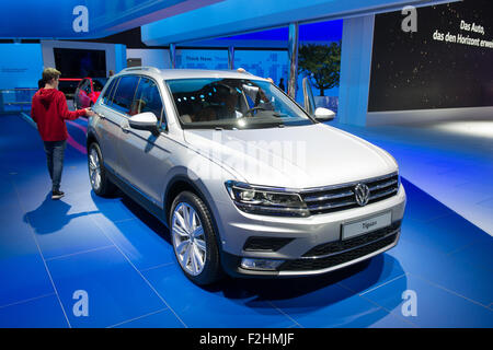 Frankfurt Internationale Automobil-Ausstellung (IAA) 2015. Volkswagen Tiguan neue - Welt-Premiere. Stockfoto