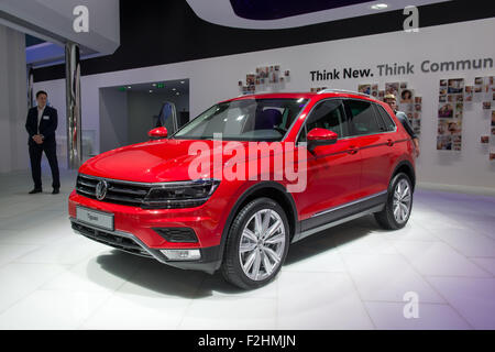 Frankfurt Internationale Automobil-Ausstellung (IAA) 2015. Volkswagen Tiguan neue - Welt-Premiere. Stockfoto