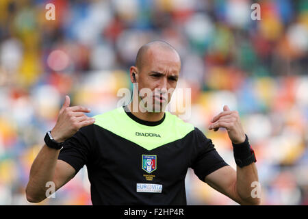 Udine, Italien. 19. September 2015. Schiedsrichter Michael Fabbri Gesten während der italienischen Serie A-Fußballspiel zwischen Udinese Calcio V Empoli im Friaul-Stadion am 19. September 2015 in Udine. Bildnachweis: Andrea Spinelli/Alamy Live-Nachrichten Stockfoto