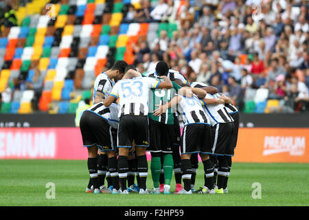 Udine, Italien. 19. September 2015. Udinese Spieler während der italienischen Serie A-Fußball-match zwischen Udinese Calcio V Empoli im Friaul-Stadion am 19. September 2015 in Udine. Bildnachweis: Andrea Spinelli/Alamy Live-Nachrichten Stockfoto