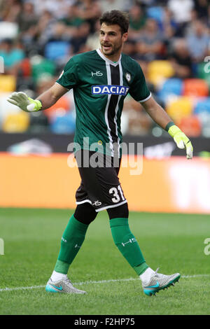 Udine, Italien. 19. September 2015. Udinese Torhüter Orestis Karnezis blickt in die italienische Serie A Fußballspiel zwischen Udinese Calcio V Empoli im Friaul-Stadion am 19. September 2015 in Udine. Bildnachweis: Andrea Spinelli/Alamy Live-Nachrichten Stockfoto