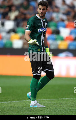 Udine, Italien. 19. September 2015. Udinese Torhüter Orestis Karnezis blickt in die italienische Serie A Fußballspiel zwischen Udinese Calcio V Empoli im Friaul-Stadion am 19. September 2015 in Udine. Bildnachweis: Andrea Spinelli/Alamy Live-Nachrichten Stockfoto