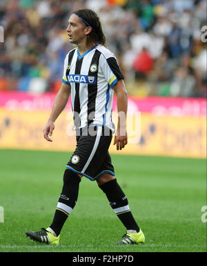 Udine, Italien. 19. September 2015. Udinese ist Mittelfeldspieler Manuel Iturra gehen während der italienischen Serie A-Fußballspiel zwischen Udinese Calcio V Empoli im Friaul-Stadion am 19. September 2015 in Udine. Bildnachweis: Andrea Spinelli/Alamy Live-Nachrichten Stockfoto