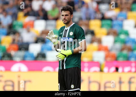 Udine, Italien. 19. September 2015. Udinese Torhüter Orestis Karnezis blickt in die italienische Serie A Fußballspiel zwischen Udinese Calcio V Empoli im Friaul-Stadion am 19. September 2015 in Udine. Bildnachweis: Andrea Spinelli/Alamy Live-Nachrichten Stockfoto