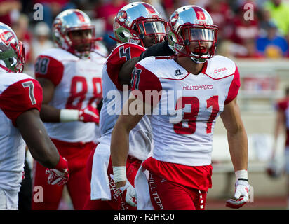 Bloomington, Indiana, USA. 19. Sep, 2015. Western Kentucky defensive zurück Branden Leston (31) feiert nach der Genesung einer Indiana Tasten während der NCAA Football-Spiel im Memorial Stadium in Bloomington, Indiana.Nick Wagner/CSM/Alamy Live News Stockfoto