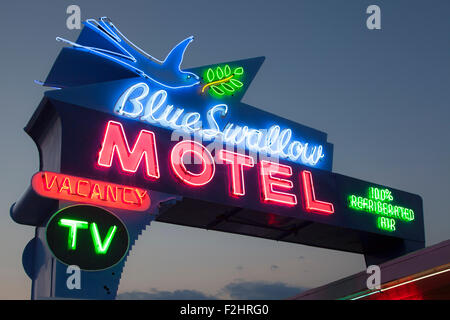 Das historische Blue Swallow Motel erwartet noch Reisende in Tucumcari, New Mexico. Stockfoto